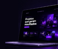 Mockup de notebook do Plano Experiência Premium